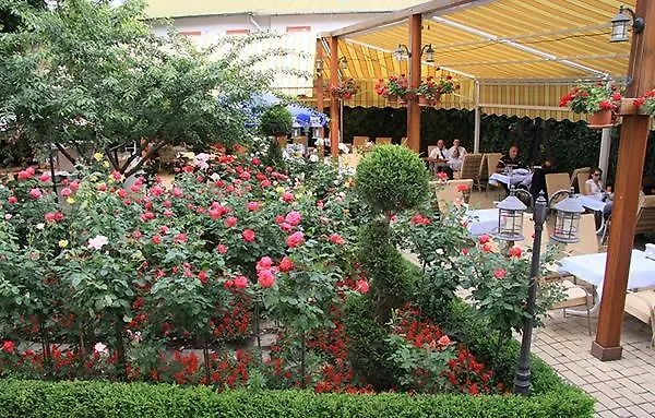 Marshal Hotel Bükreş 3*,