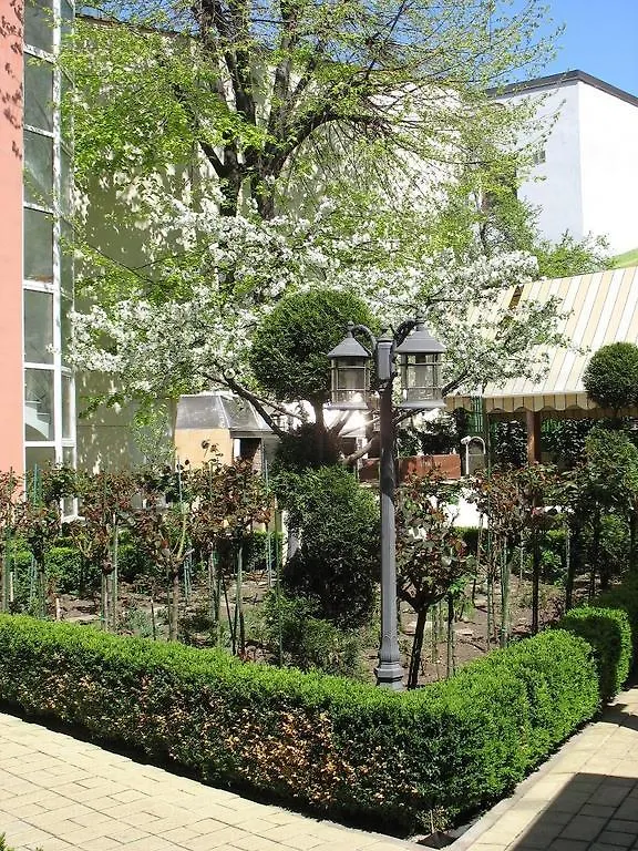 Marshal Hotel Bükreş 3*,